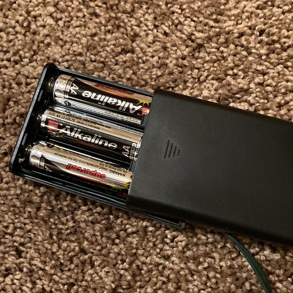 Lighted artificial flower stem. The flowers are bright green. Stems are bendable - Picture 2 of 8